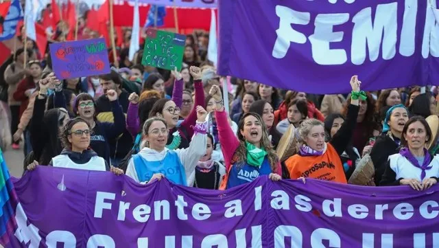 Movilización en Plaza Libertad busca visibilizar la violencia de género en Balcarce
