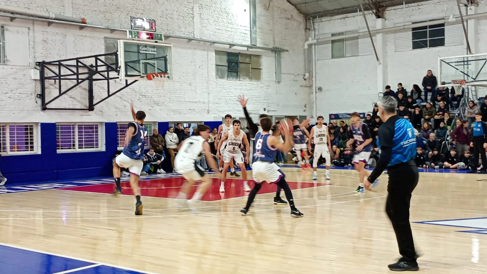 Napostá aseguró su lugar en semifinales tras vencer a Liniers en juego decisivo