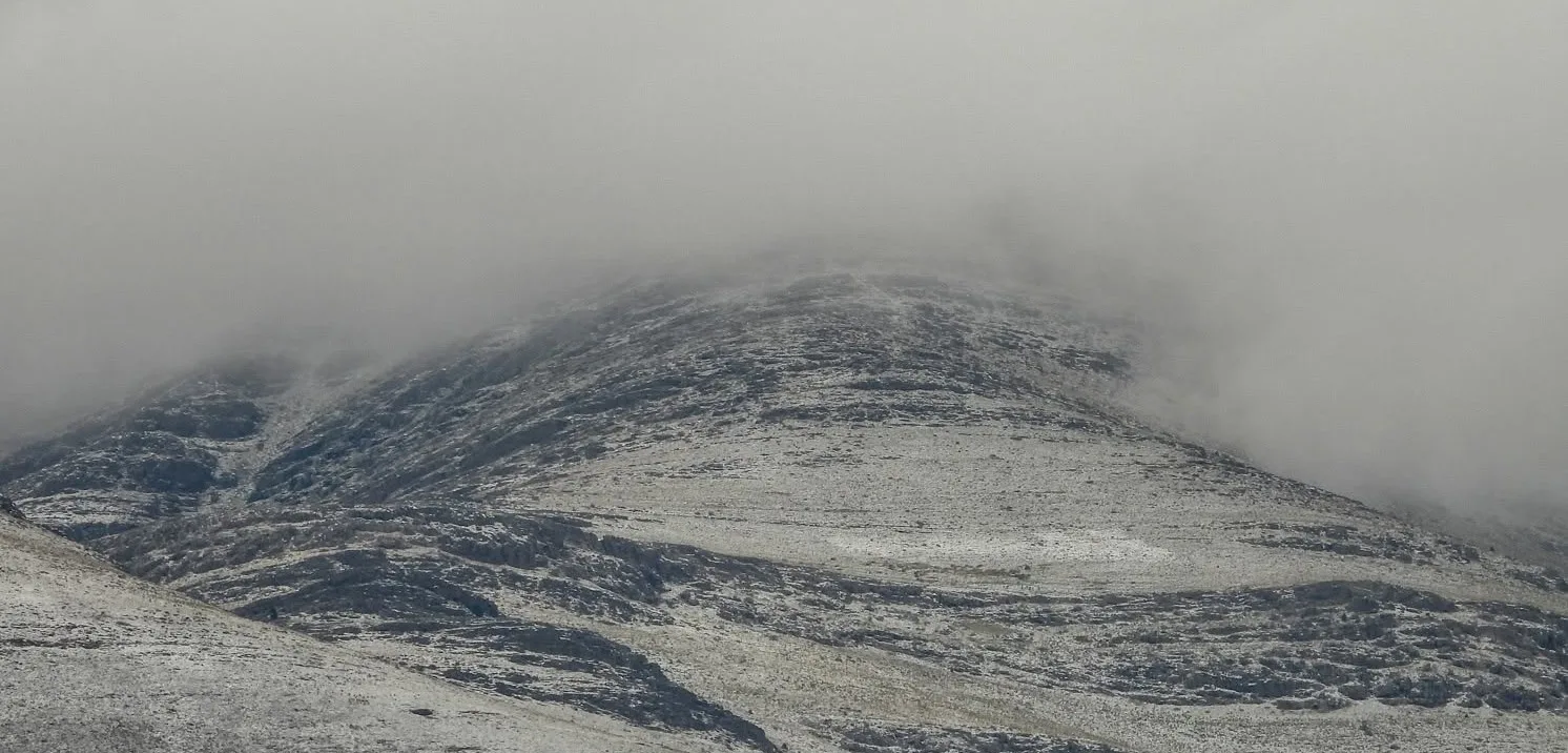 Nieve cubre las cumbres de Sierra de la Ventana y anuncian postales únicas para el domingo