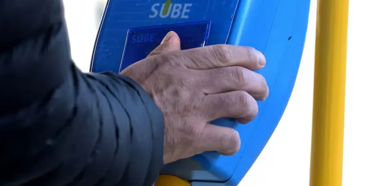 Nuevo sistema digital permite a personas con discapacidad viajar gratis en colectivos y trenes
