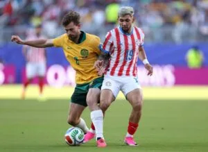 Paraguay aseguró el pase a octavos tras un empate estratégico ante Australia