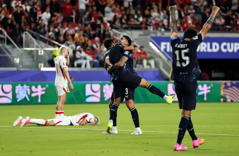 Paraguay ganó con un jugador menos y definirá su pase en la última fecha del Mundial