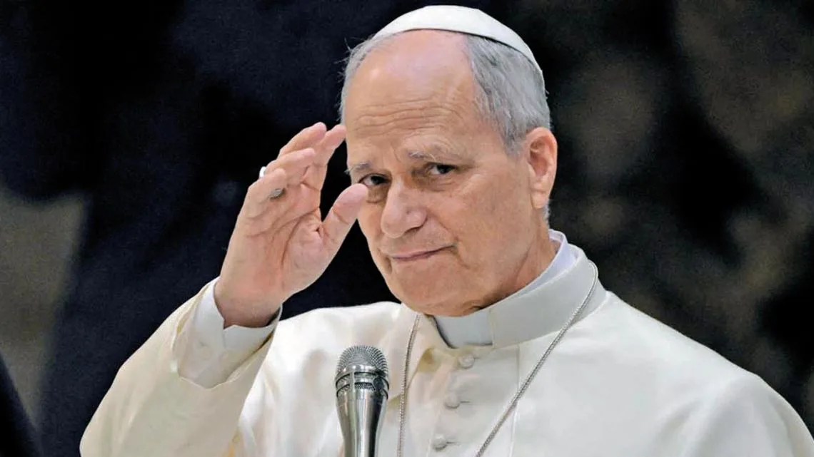 Problemas técnicos retrasan la salida del Papa tras su visita a España