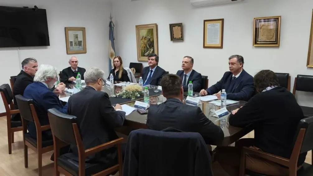 Procuración General impulsa gestión estratégica y comunicación fluida con medios en encuentro provincial