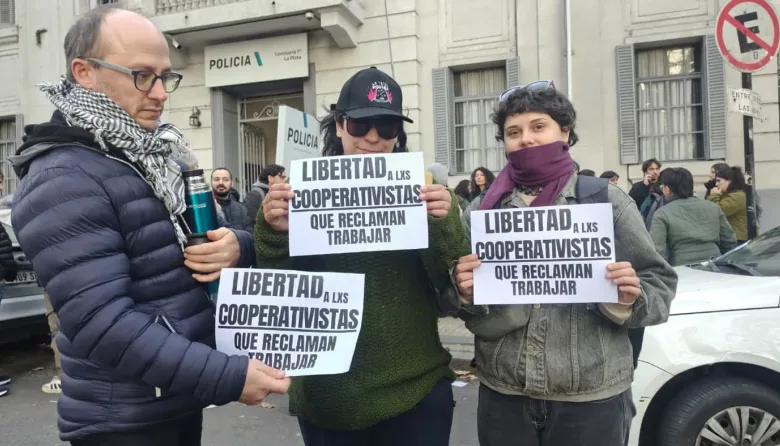 Protesta en La Plata por cambios en contratación de cooperativas terminó con detenciones y enfrentamientos