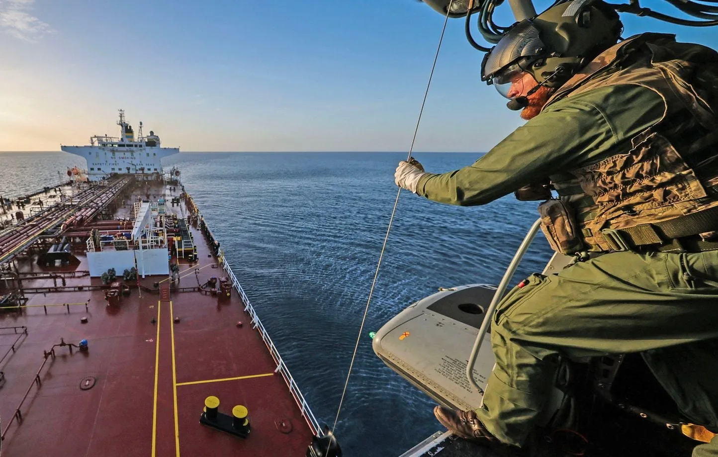 Reino Unido intercepta petrolero ruso en Canal de la Mancha mientras Putin contacta a Trump