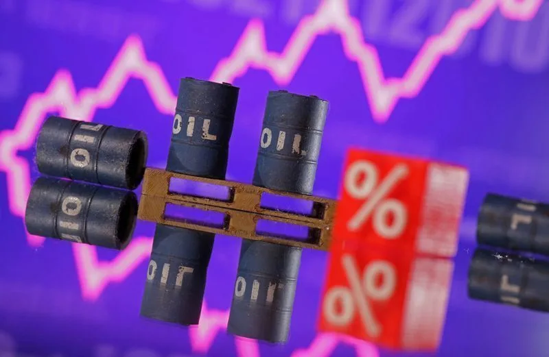 Repunte en acciones tecnológicas impulsa los mercados globales mientras el petróleo retrocede