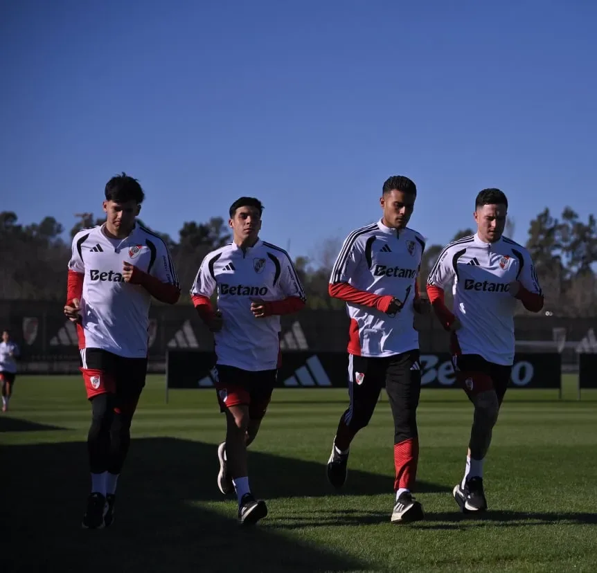 River parte a España para iniciar su pretemporada bajo la dirección de Coudet