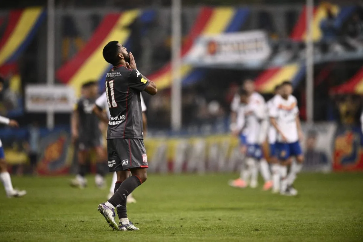 San Martín prolonga su mala racha tras perder 2-0 ante Colegiales en la primera de De Camilo
