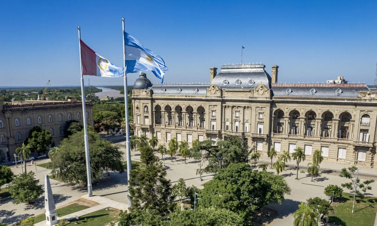 Santa Fe confirmará reapertura de paritarias y reconoce atraso salarial frente a inflación
