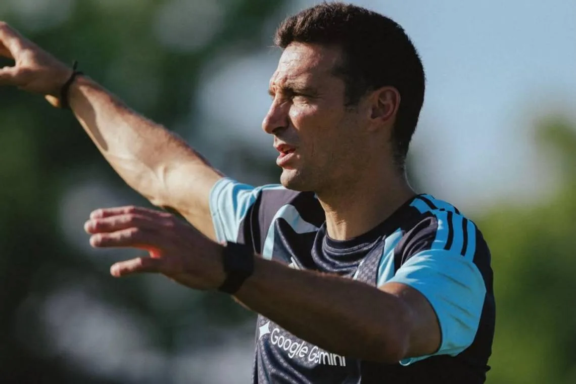 Scaloni considera modificar la defensa para el estreno de Argentina en el Mundial 2026