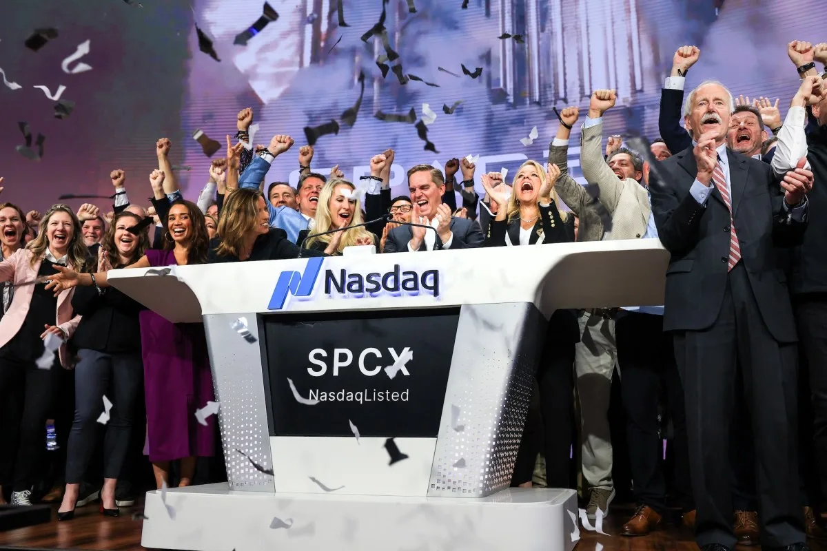 SpaceX debuta en bolsa con un aumento del 19% y Elon Musk se convierte en billonario