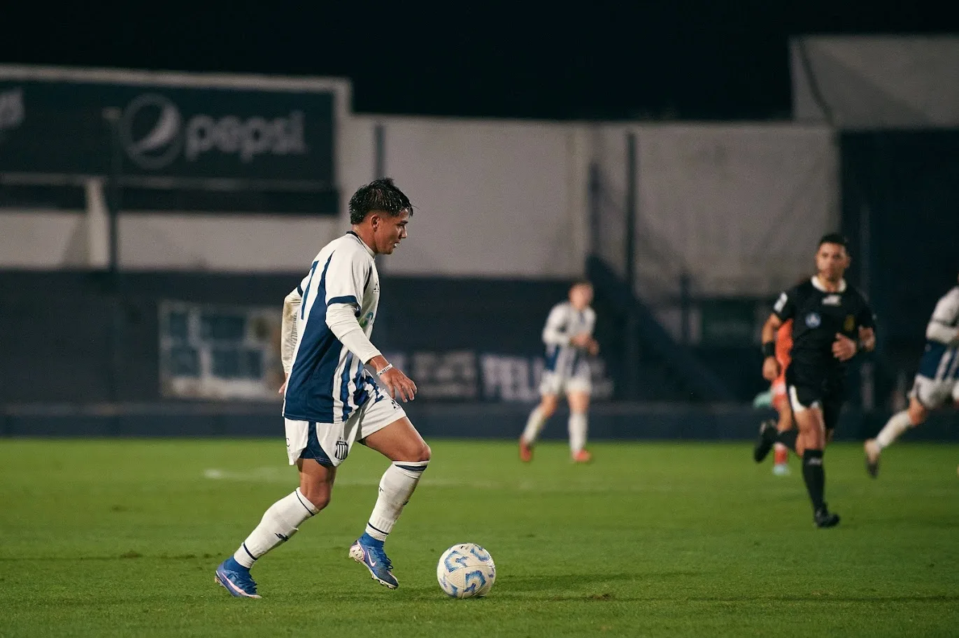 Talleres busca un triunfo clave ante Racing para avanzar a los playoffs del Torneo Proyección