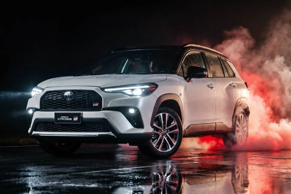 Toyota Corolla Cross 2027 renueva su estilo deportivo y mejora la conectividad en toda la gama