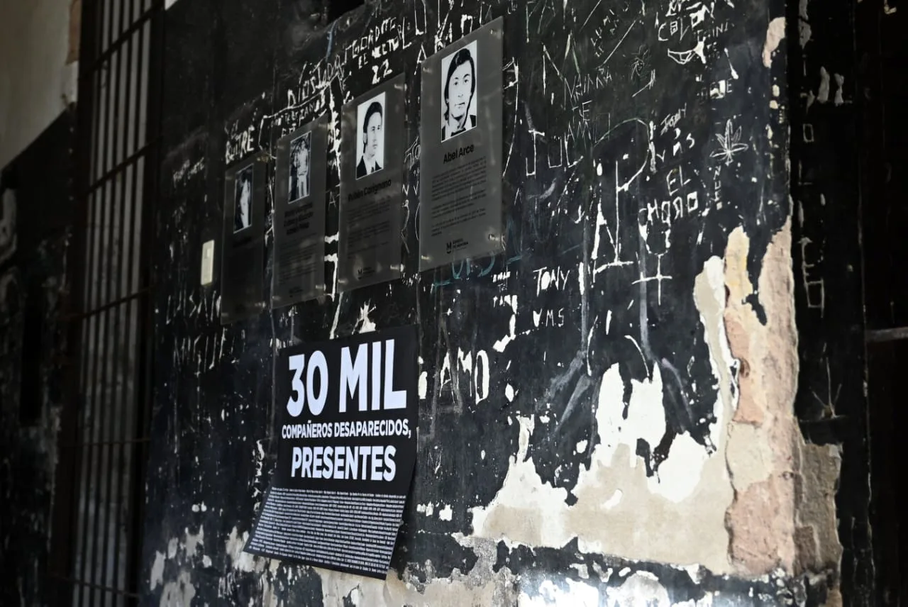 Una obra teatral revive la memoria de la dictadura y cuestiona el silencio social