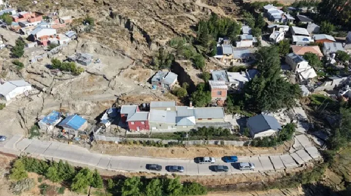 Vecinos del Barrio Sismográfica mantienen vigilia tras más de un mes sin respuestas municipales