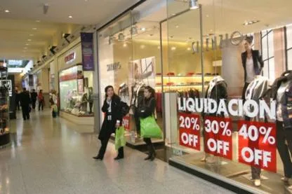 Ventas en supermercados subieron levemente en abril mientras mayoristas y shoppings retrocedieron