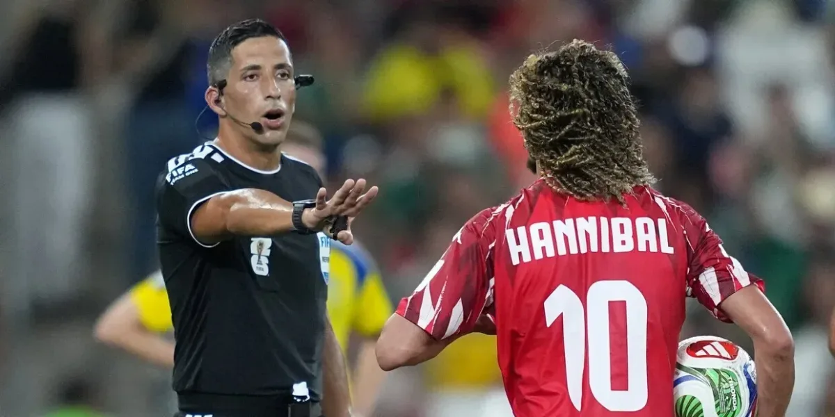 Yael Falcón Pérez sobresale en su debut arbitral en el Mundial 2026 con firmeza y criterio