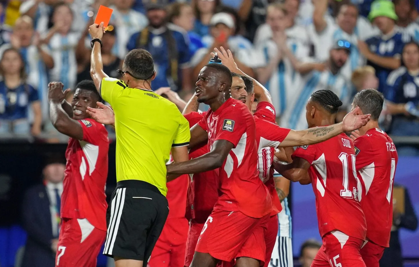 Argentina avanza a semifinales tras duelo intenso marcado por polémicas arbitrales
