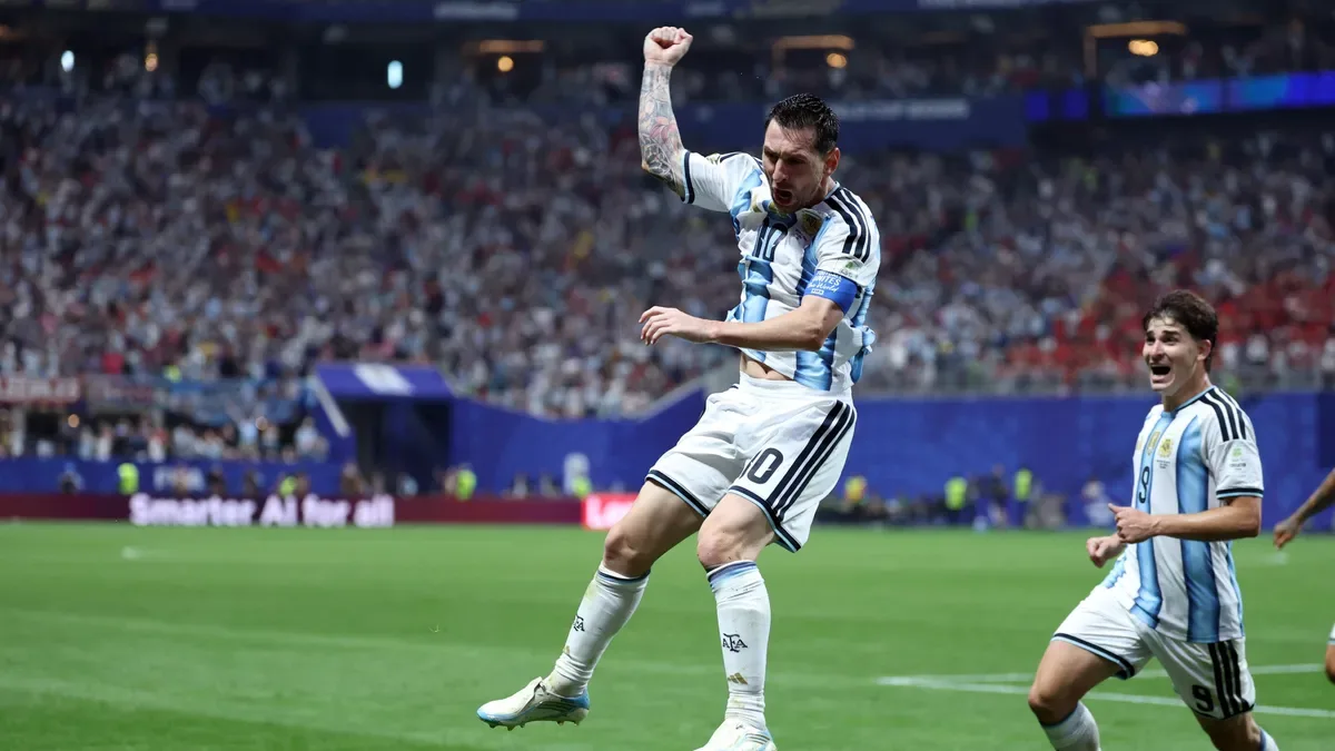 Argentina logró un triunfo dramático ante Egipto y avanzó a cuartos de final del Mundial