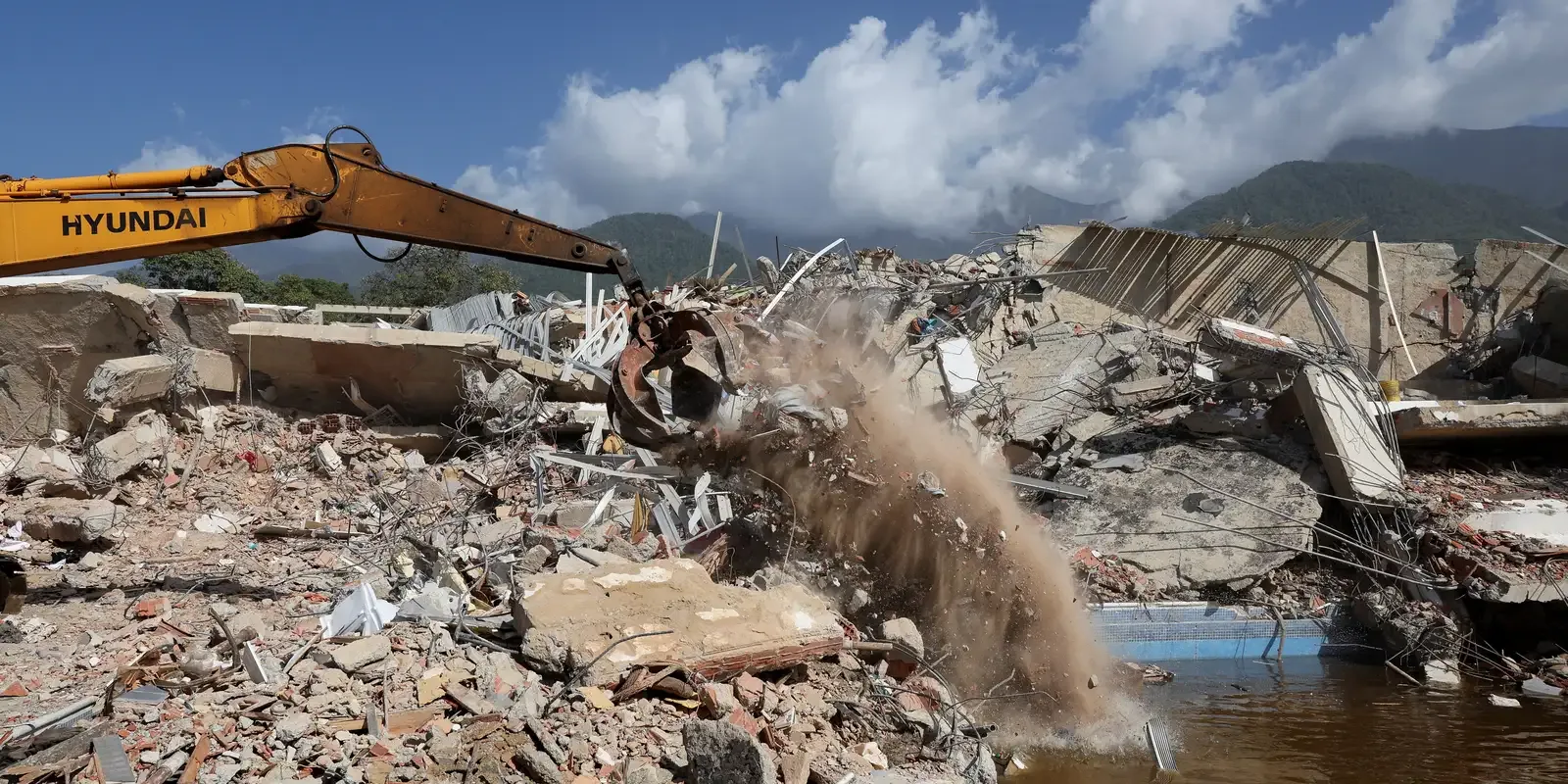 Aumenta a 2.595 el número de muertos tras los terremotos en Venezuela