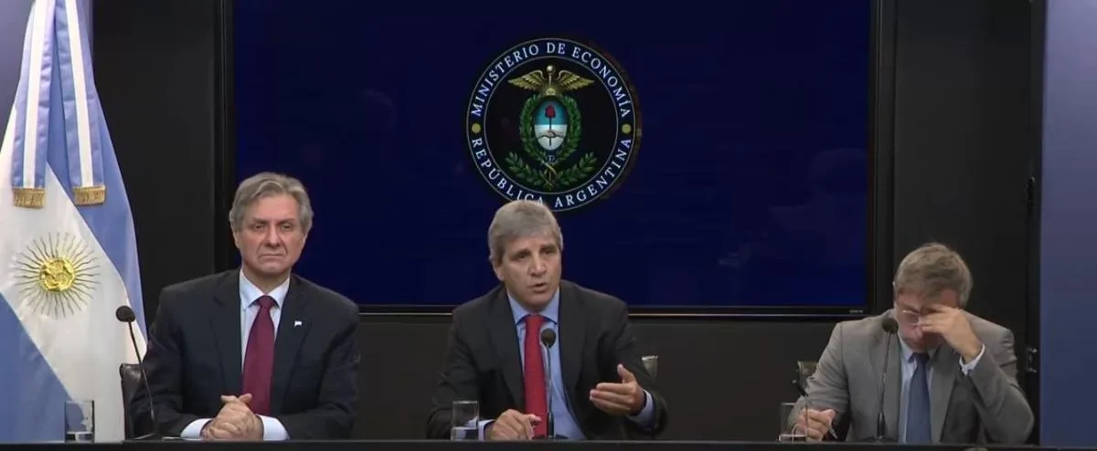 Caputo presenta plan financiero con foco en reservas y sin presión para salir a mercados