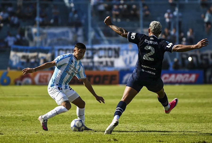 Deportivo Riestra goleó a Boca y Independiente venció a Estudiantes en la primera fecha del Clausura