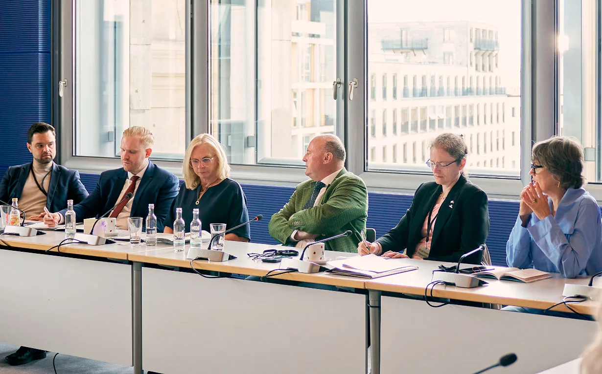 Diálogo en el Bundestag refuerza los lazos entre Alemania y sus comunidades en el extranjero