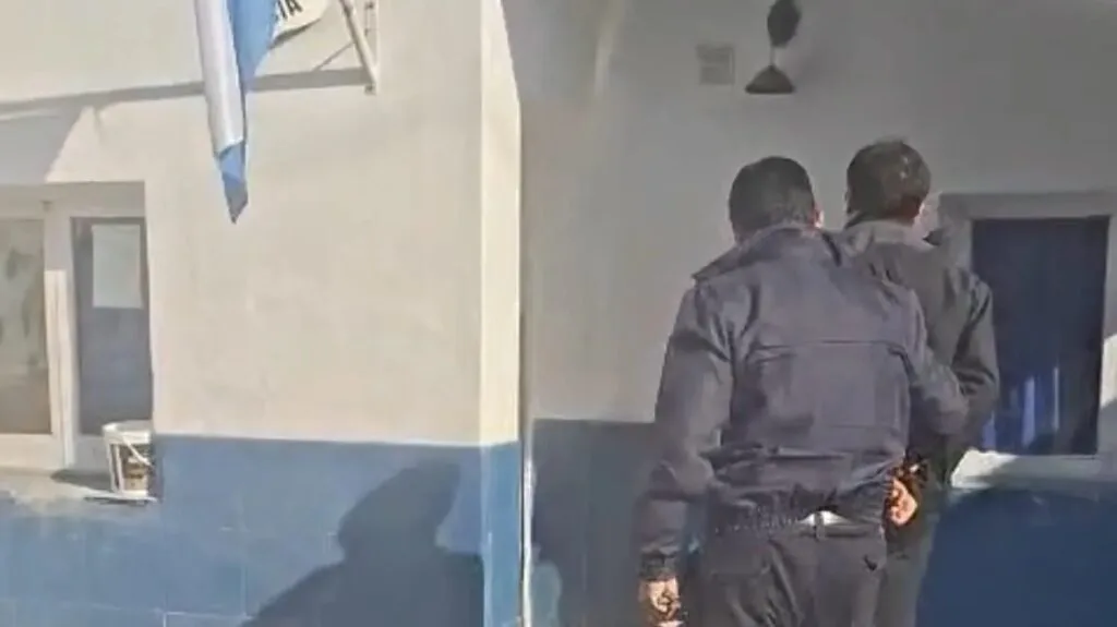 Dos detenidos tras homicidio y incendio en vivienda de Cinco Saltos