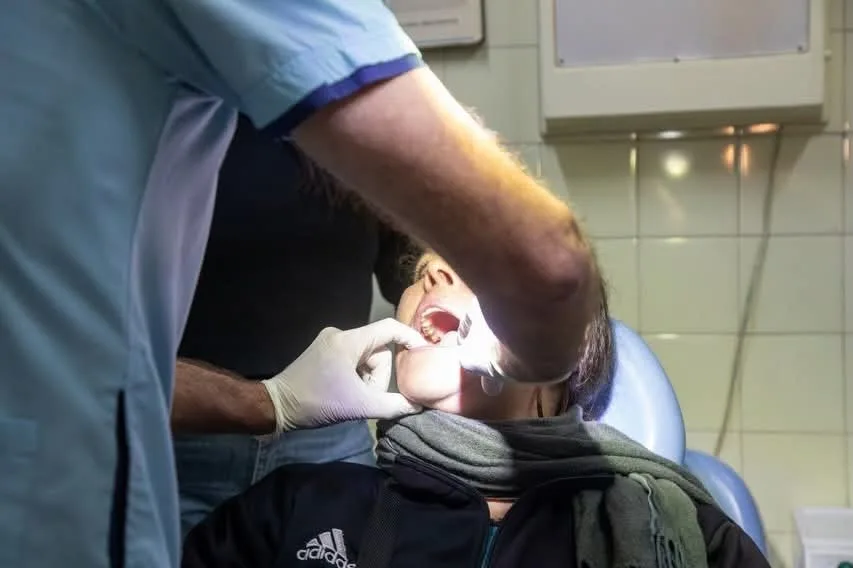 El Municipio de Quilmes entrega prótesis dentales gratuitas y mejora su servicio de salud bucal