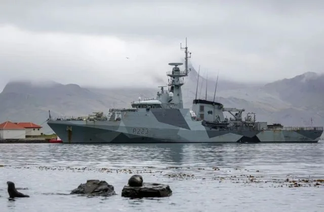 El patrullero británico HMS Medway navegó aguas argentinas y genera conflicto diplomático