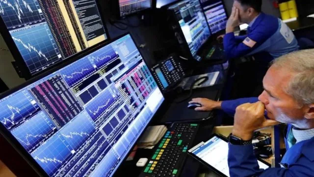 El riesgo país alcanza su nivel más bajo en la gestión de Milei impulsado por bonos y ADRs