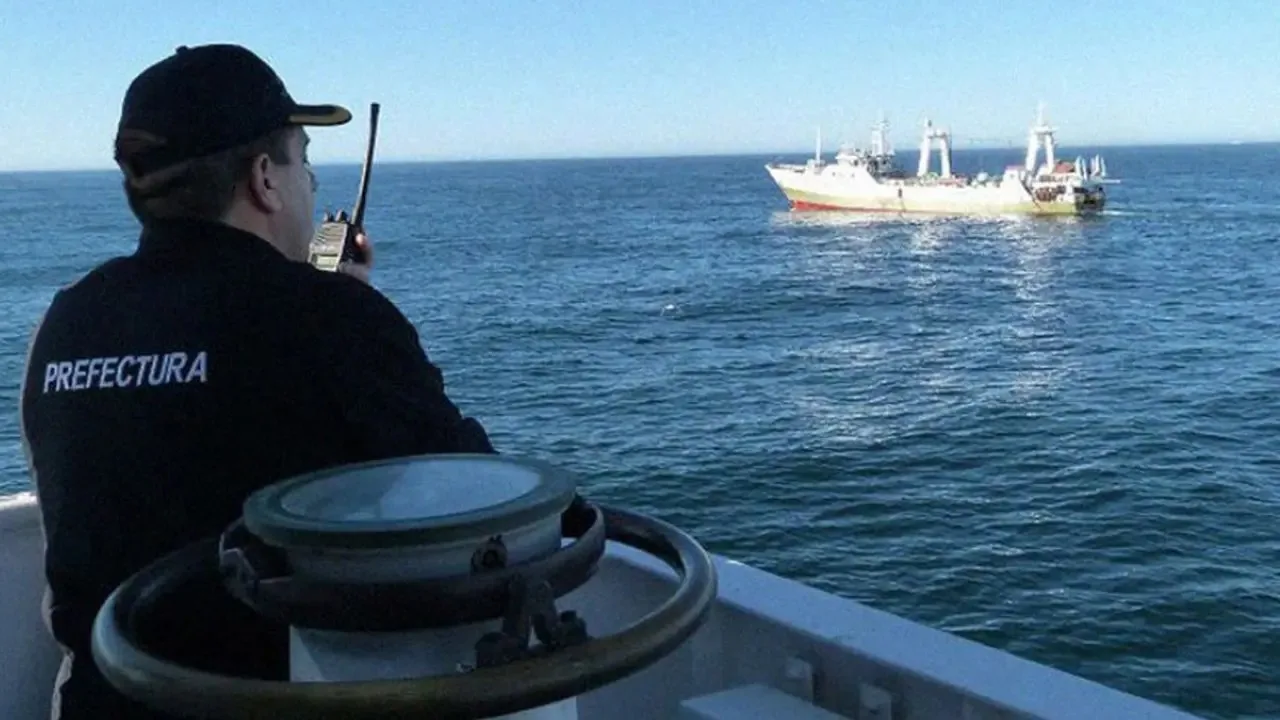 Flotas chinas y europeas intensifican la pesca ilegal en aguas argentinas