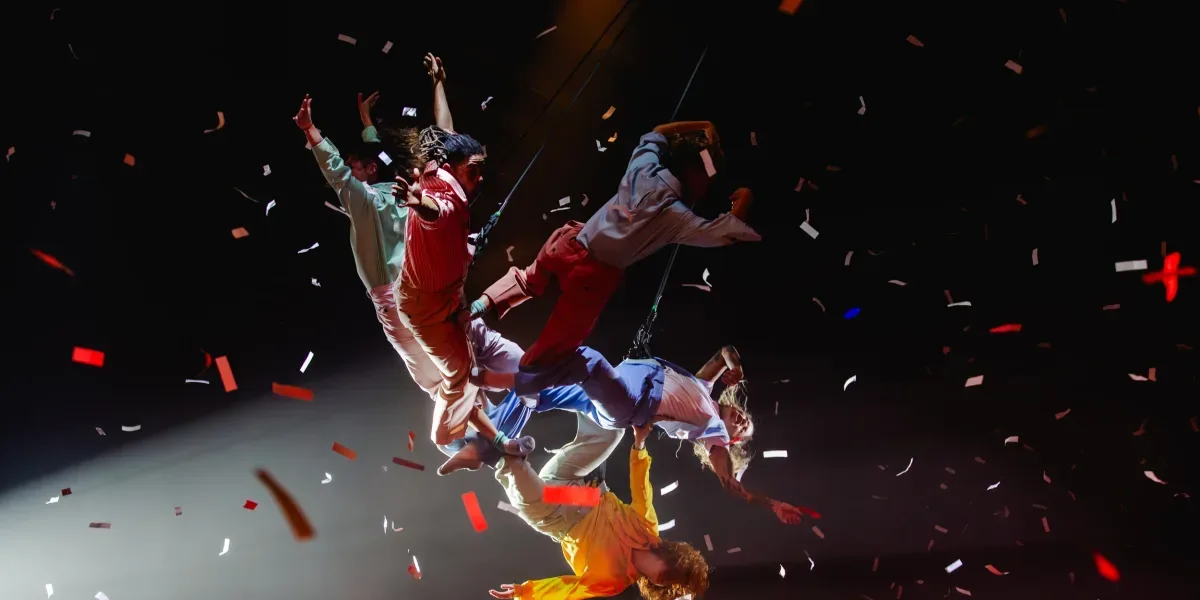 Fuerza Bruta" regresa con "AVEN", un espectáculo acrobático que envuelve los sentidos