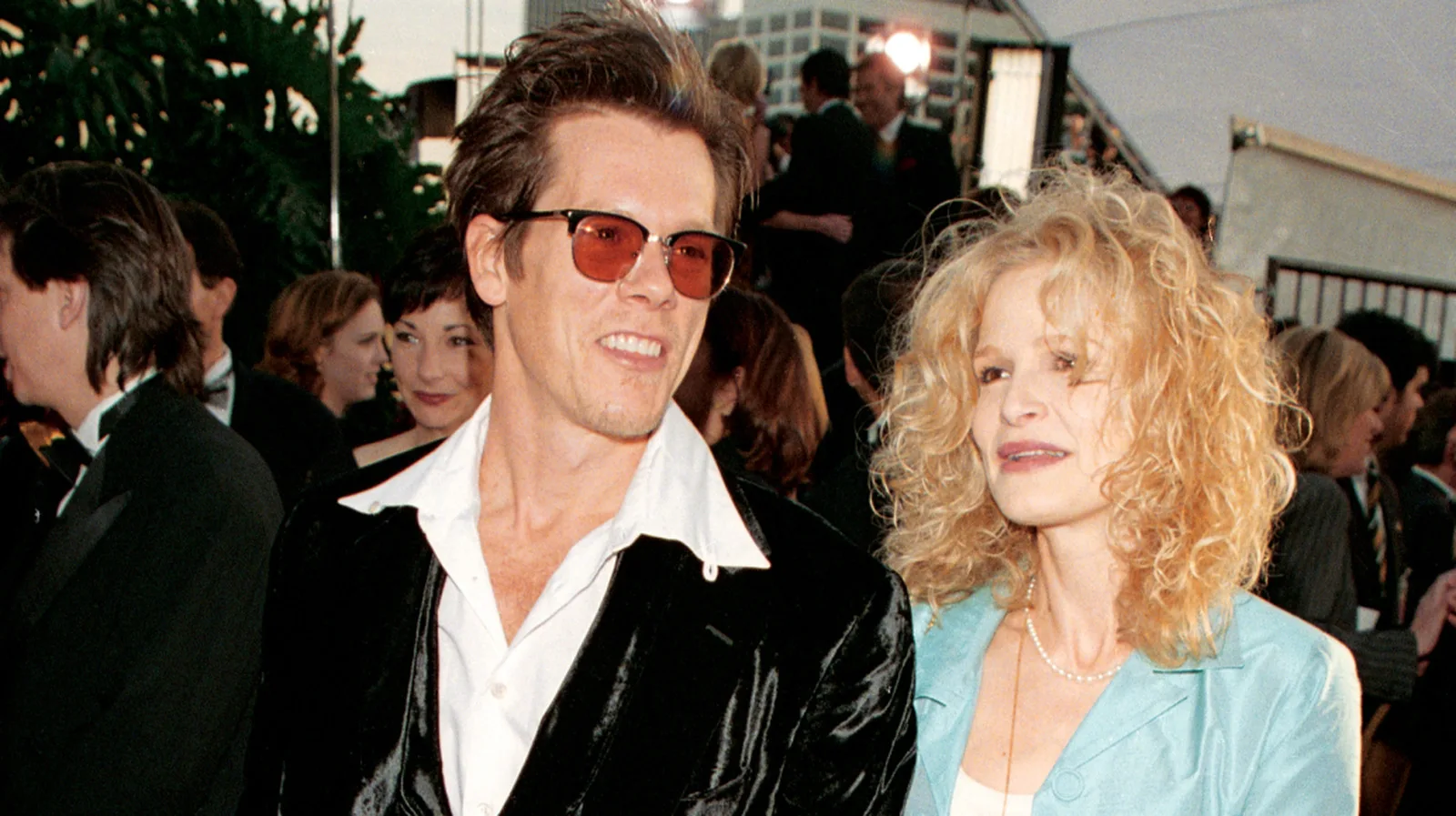 Kyra Sedgwick reflexiona sobre su polémico look en los Globos de Oro de 1997