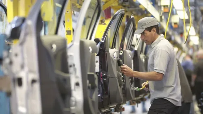 La producción automotriz local cae más de 18% en el primer semestre de 2026