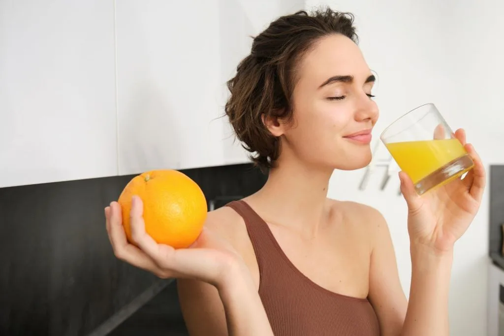La vitamina C no previene resfríos, pero contribuye a fortalecer el sistema inmunológico
