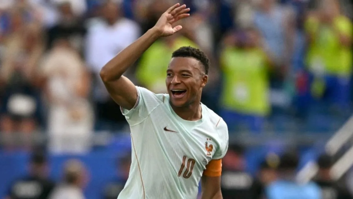 Mbappé calma a Francia luego de la lesión que preocupó tras vencer a Marruecos