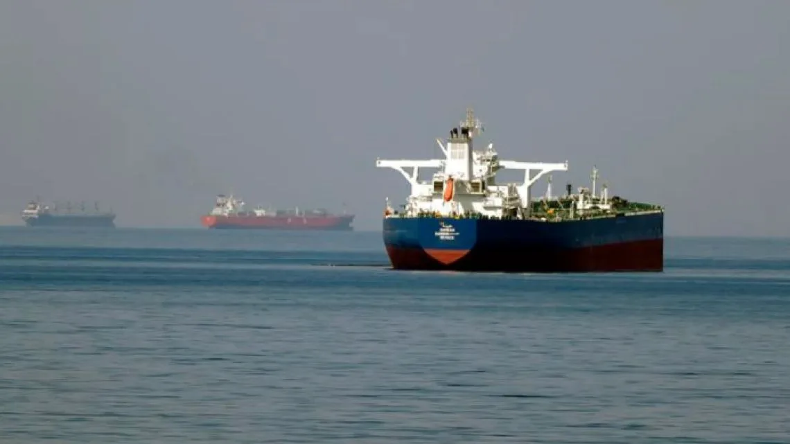 Tensión en Medio Oriente: Irán cierra el estrecho de Ormuz y EE. UU. responde con bombardeos