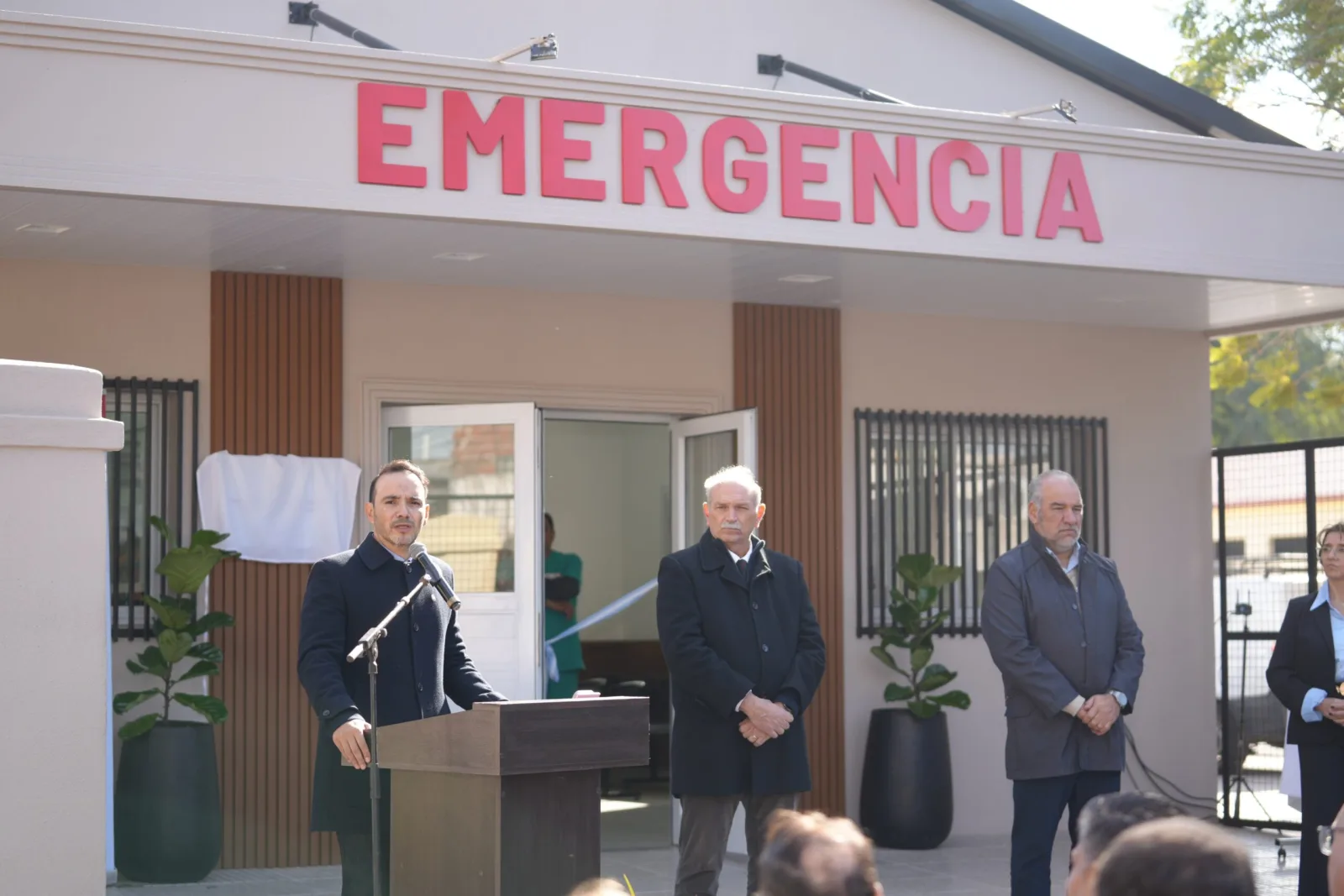 Valdés inauguró la ampliación y modernización del Servicio de Emergencias en Hospital Llano