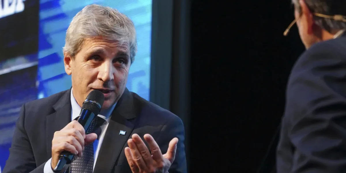 Caputo afirma que Argentina fue devastada en las últimas dos décadas y urge su reconstrucción