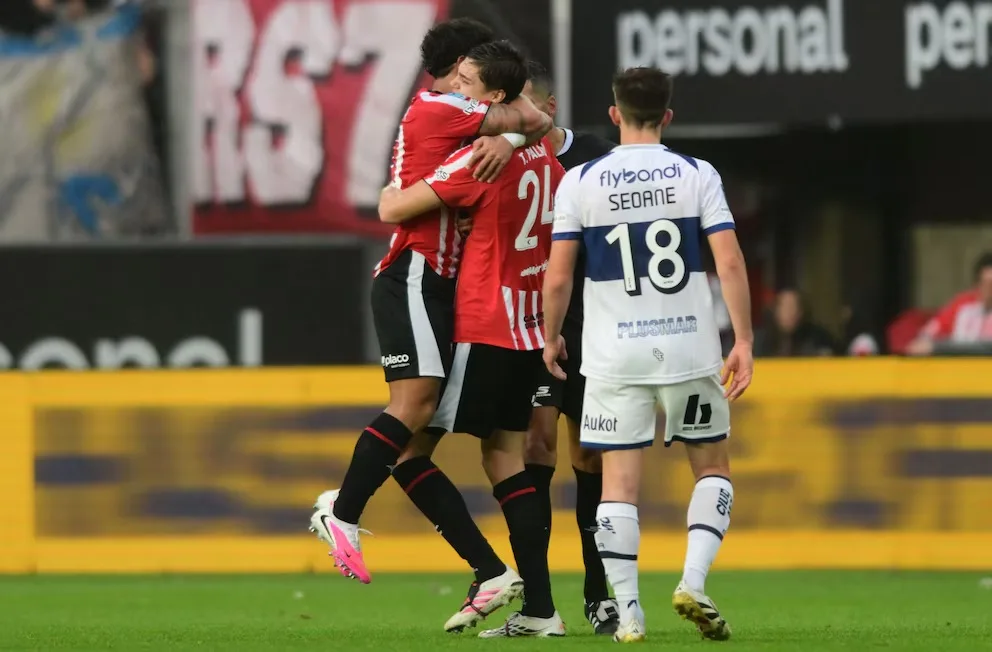 Estudiantes dominó a Gimnasia y ganó el clásico de La Plata con un marcador contundente