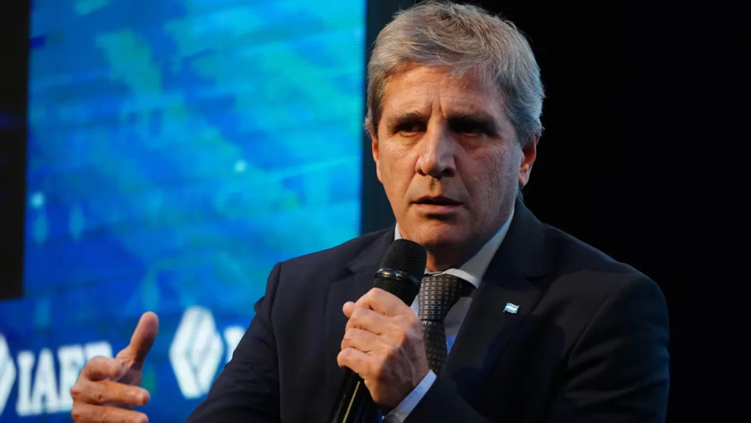 Luis Caputo destaca fuerte ingreso de inversiones y anticipa mejora económica