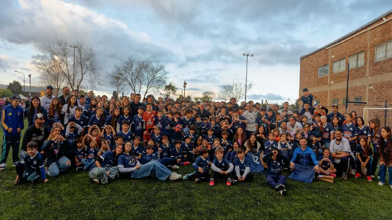 Nueva cancha de césped sintético fortalece el Club CEDI Los 15 en Berazategui