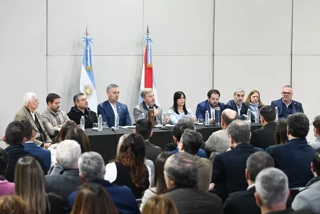 Rogelio Frigerio defiende las reformas de su gestión y llama a fortalecer el respaldo del gabinete