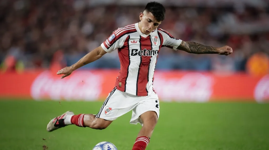 Thiago Almada debutó en River y celebró su estreno tras la victoria ante Argentinos